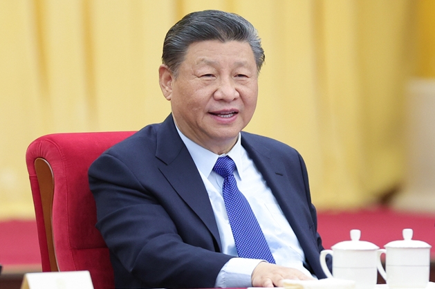習(xí)近平看望參加政協(xié)會議的民革科技界環(huán)境資源界委員
